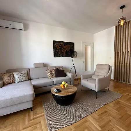Apartman Lux * تريبينيي