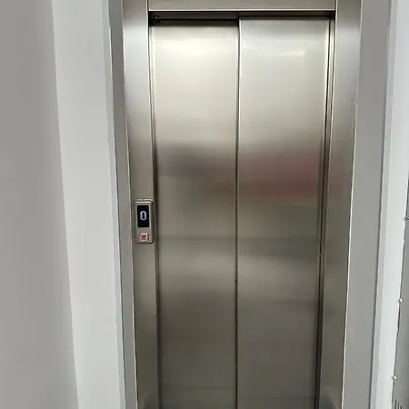Apartman Lux شقة