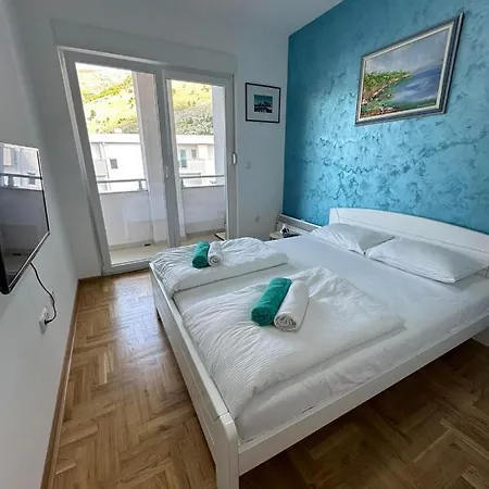 Apartman Lux شقة *